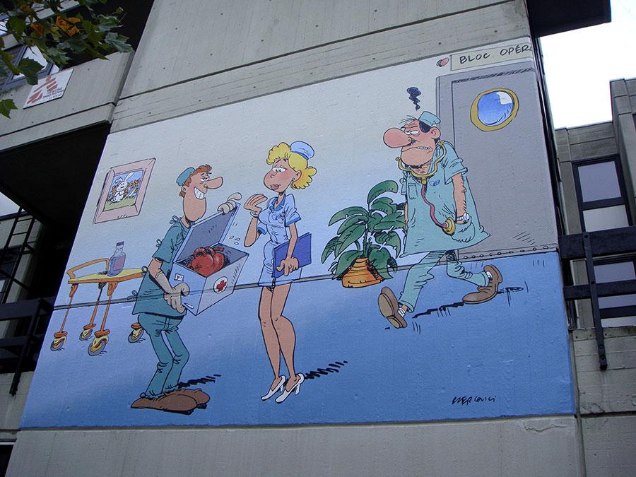 EditionsDupuis's tweet image. "Les femmes en blanc" de #Bercovici et #Cauvin ont leur mur à Bruxelles, sur la Promenade de l'Alma. #artmural