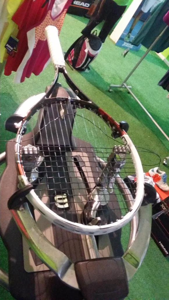 PlanetsportT's tweet photo. Encordando las Armas de @josesalazar94  Te deseamos mucha suerte Para el año 2015 #PlanetTenis #Stringer http://t.co/USOcuj0chn
