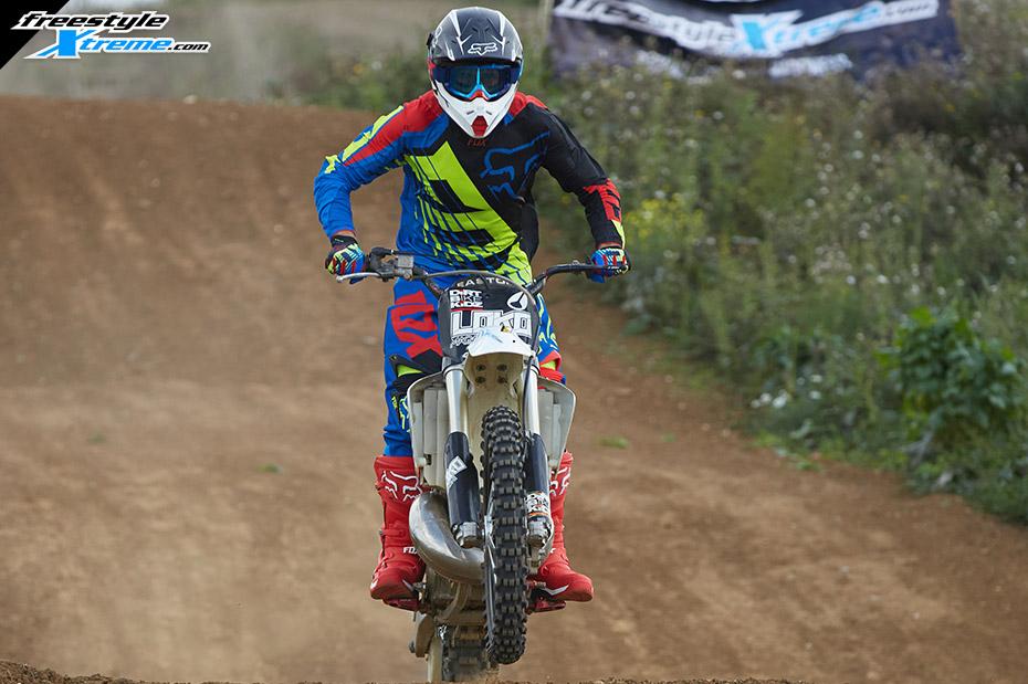 fsxtreme's tweet photo. From The FsX Mag: The Ultimate 2015 MX Kit Shootout | Fox #Fox #KitTest http://t.co/4I1cWjPVTU http://t.co/sqn4hDxQK8