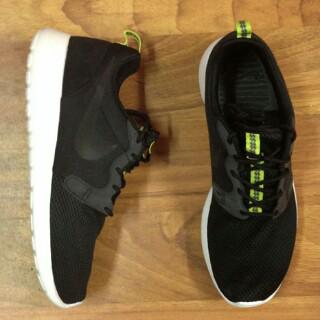 sneakers_2014's tweet photo. Jual nike rosherun hyperfuse size 40-44, #jualnika #rosherun #rosherunhyperfuse #nikerosherun #sepatubaru #sepatukece http://t.co/PielFqsgN7