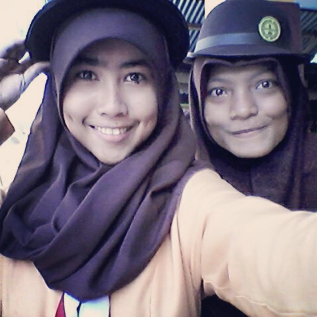 Wulanmaulidia_'s tweet photo. Tadinya sih cemong, cm udh dibrsihin :D #penutupanmandaclassmeeting #Pramuka with Dessibelle{} http://t.co/N4UTyyG2VN