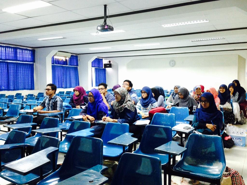 Ini nih scorepublics yang lagi dengerin materi tentang 'What, why, &amp; how research' oleh dr. Mohamad Reza, Ph.D