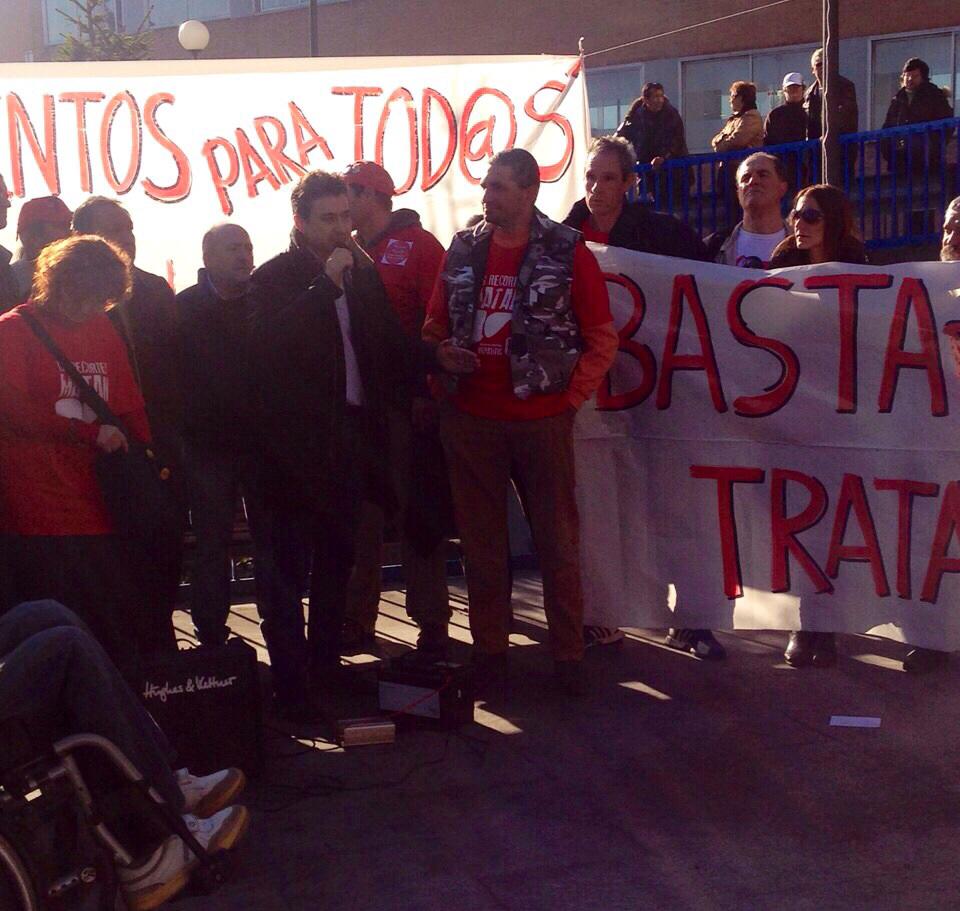 RaquelLopezIU's tweet photo. El diputado @iucm @ruben_bejarano defiende tratamiento para tod@s l@s afectad@s de hepatitis C. Ni una muerte más. http://t.co/gcMWwhvcmr