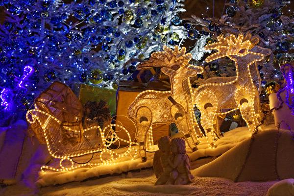 RoomHopper's tweet photo. A Glittering #chrismas City  @stuttgart http://t.co/Y37rSCdL4l