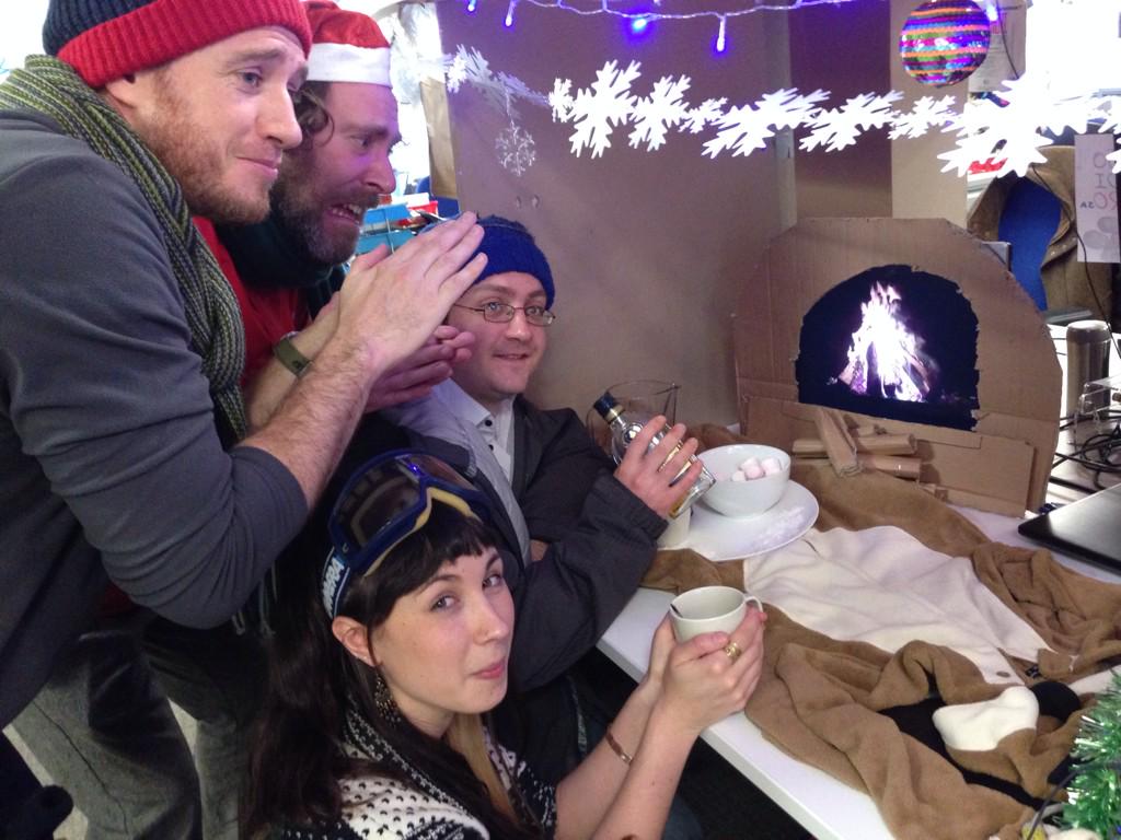 ChaletNumerique's tweet photo. Things are getting cosy up here by the fireside #podoff http://t.co/LsOFfmuy97