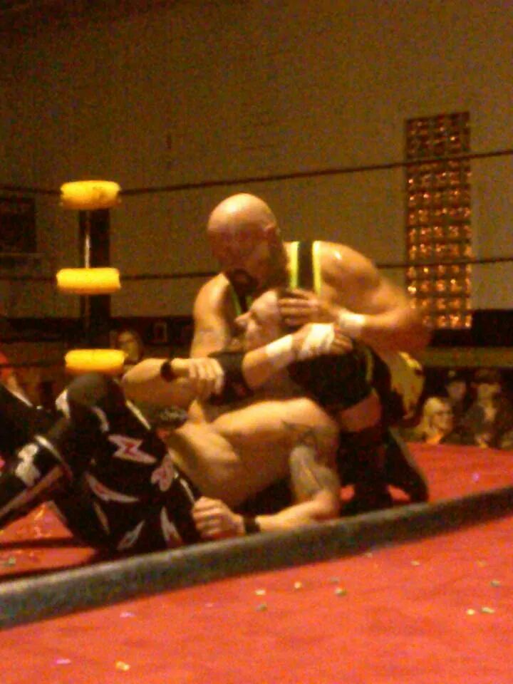 REAL_CUEBALL's tweet photo. 2 real Pro Wrestlers going at it for a real championship. @RyanMitchell_O http://t.co/6TcIS5NdVe