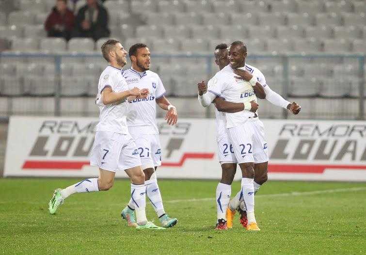 Le groupe #AJA
<a href="/15Bby/">Amara Baby</a> <a href="/PBouby/">P•B</a> Gragnic Kilic Mulumba Berthier <a href="/CFDiarra/">Cheick F Diarra</a> @NababL #AJANIORT 2/2
TOUS AU STADE #TeamAJA !