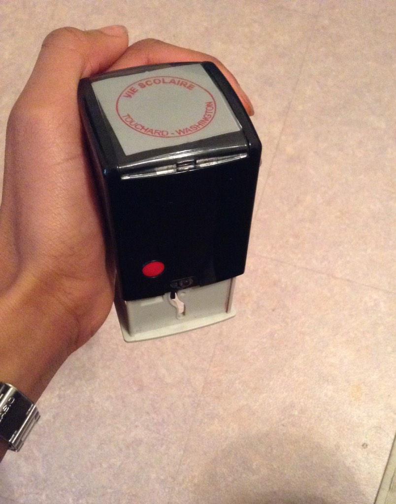 So92212's tweet image. J'ai volé le tampon de mon lycée et je me fais mes propres retards. Qui dit mieux ?