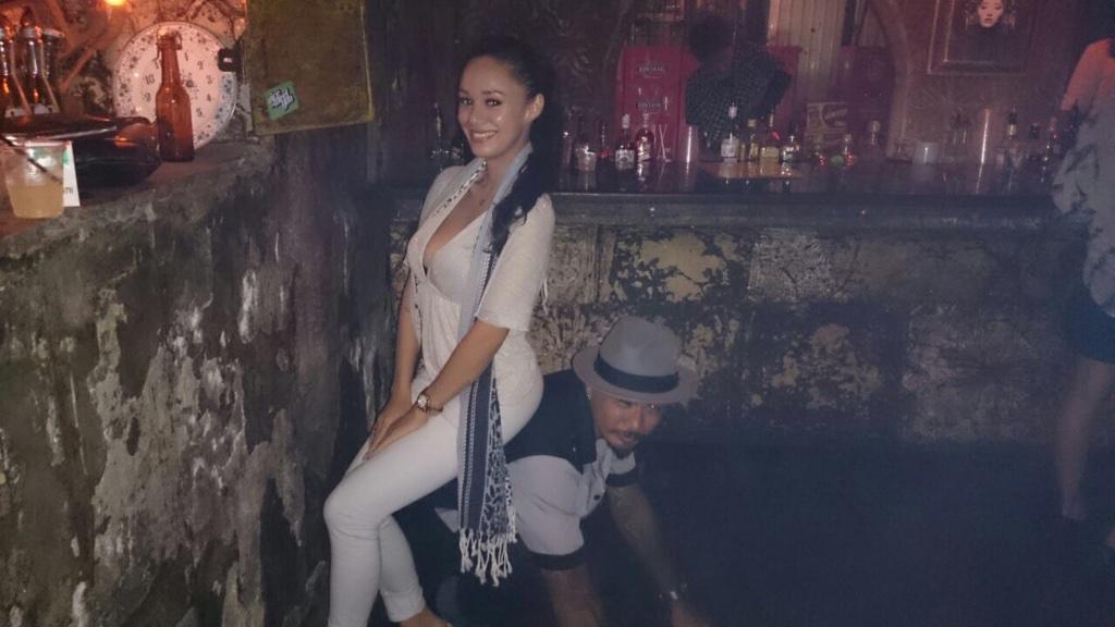 8rianna_'s tweet photo. Maafin ya saya dudukin idolamu...soalnya ga ada kursi di sini! @JRX_SID #dudux on #jrx http://t.co/VdrNKT38c6