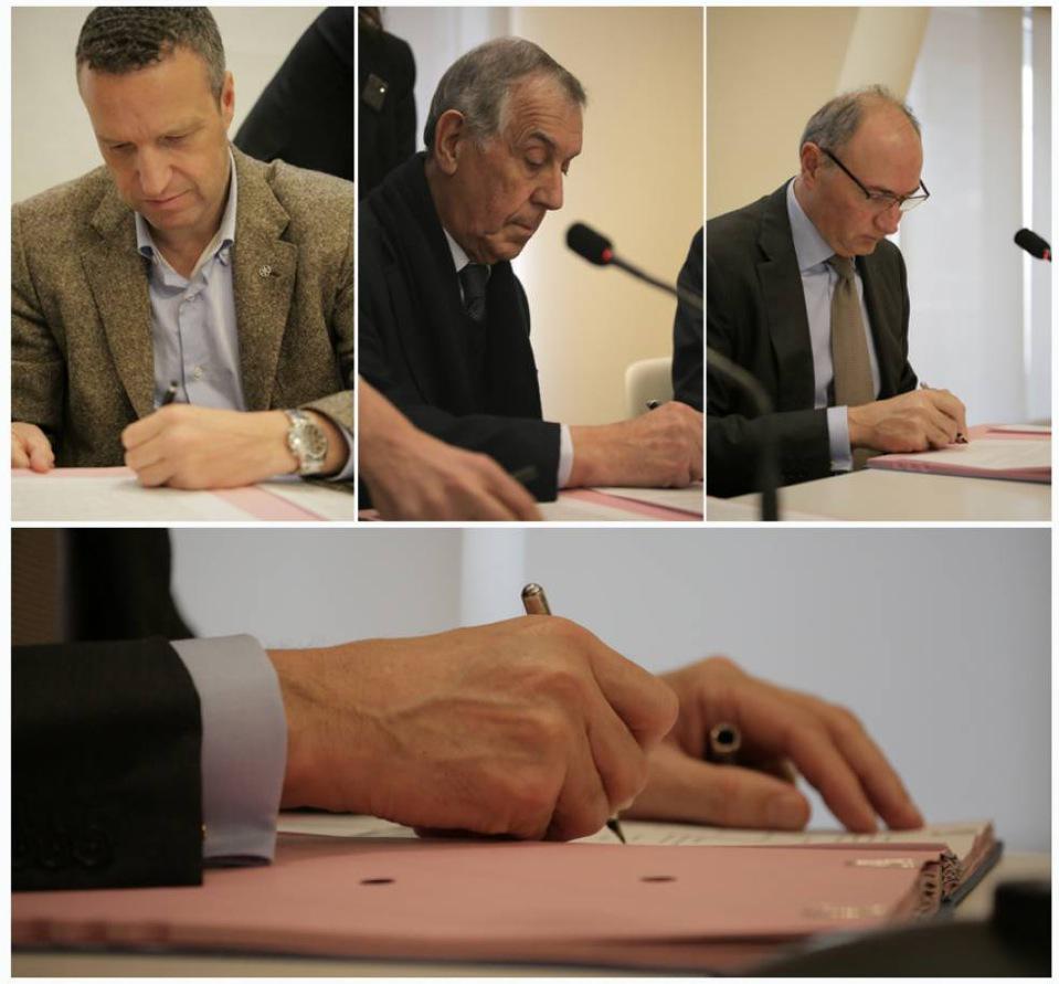 Firmato accordo per restauro @arenaverona grazie a #FondazioneCariverona e #Unicredit bit.ly/1GuWPEF