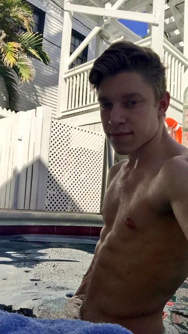 Another hot tub pic #gay #gayporn http://t.co/NqCWqLoaRE