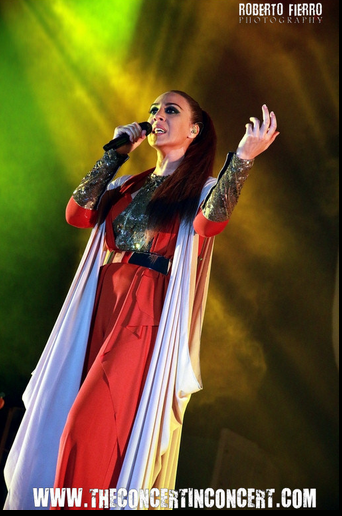 monicanfans's tweet photo. Más fotos como estas en la galería del fotógrafo Roberto Fierro: #TourMN40 @monicanaranjo https://t.co/MI2qTnVbWx http://t.co/GoRkNEX6jw