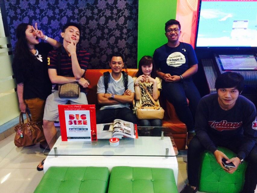 AdityaGaalih's tweet photo. Rokee2 .... Habisiin suaraa @inul_thepark http://t.co/Lv2L8hvHTE