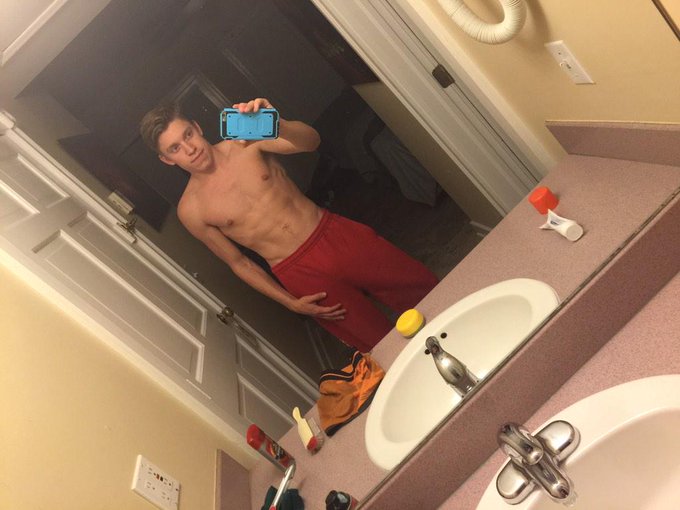 2 pic. Just in time for #xxxmas! RT if you want a pair @_RareCargo_ @DallasReevescom @Wankthiscom #gayporn