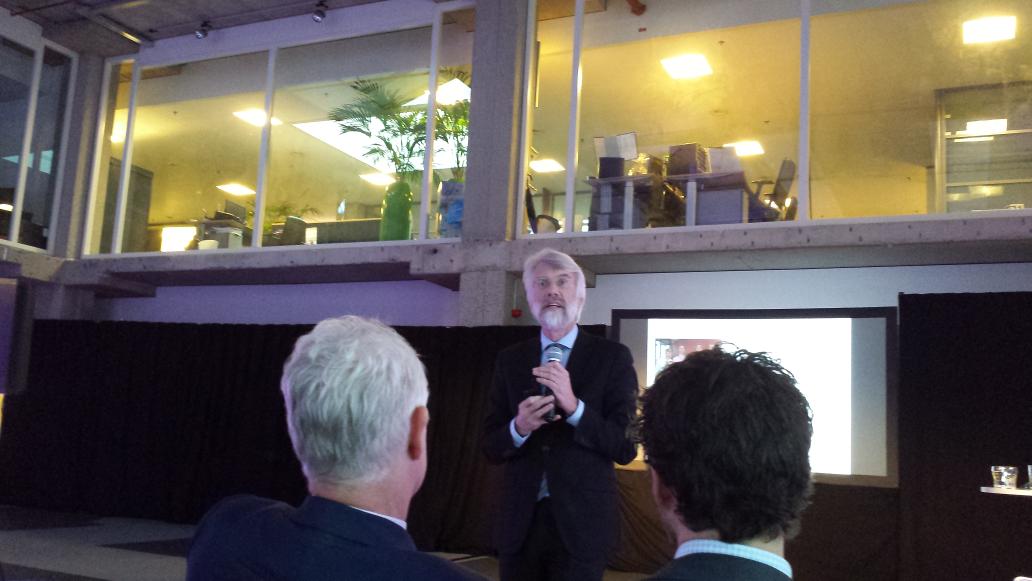 Marion_vd_W's tweet image. Erik Scherder over het belang van bewegen en het risico van niet bewegen. #dynamischwerken