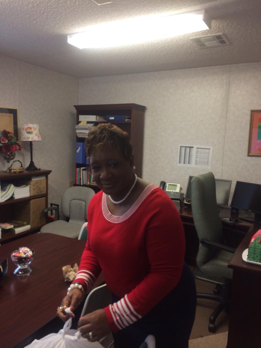 KathyKwhaley's tweet photo. Mrs. Claus has presents for adopted families. http://t.co/zZYWjN22QD