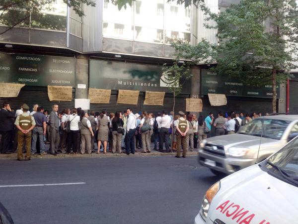 chriperez's tweet photo. @rvfradiopopular: AHORA: Huelga trabajador@s Tienda Cooperativa Carabineros #Coopercarab @vgtariana http://t.co/qdqaCJJew4 @confed_bancaria