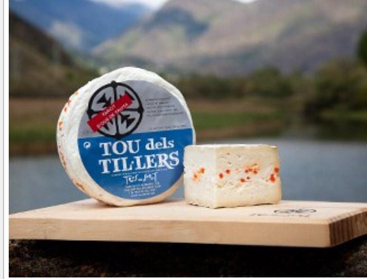 alimentours's tweet image. Coneix i visita #Formatge amb caviar de trucha de #TrosdeSort #hotrobaras a #Terrassa @casaevaristo aquest #Nadal http://t.co/uISItcHGWN"