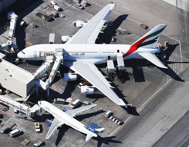 emirates's tweet photo. Big sister and little sister. © Yochai Mossi #A380 #A320 @airbus @JetBlue http://t.co/u1zwzBFUd6