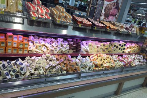 “<a href="/owentesco/">Owen</a>: Trading the counter cheese at Bar Hill #numberonecounters @steviegosboy ” #yam