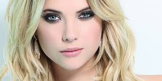 U are beautiful i love your blue eyes
Happy Birthday Ashley Benson 