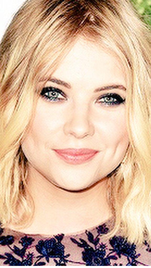 Happy Birthday Ashley Benson PLL não seria o MSM sem essa coisa fofa e querida  from brazilian fans 