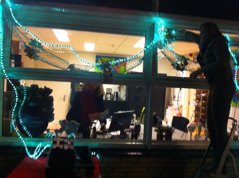 m_sleiderink's tweet photo. Voorbereidingen kerstfeest op school van mijn kids in volle gang!! Gezellig! http://t.co/TWPSv4owkg