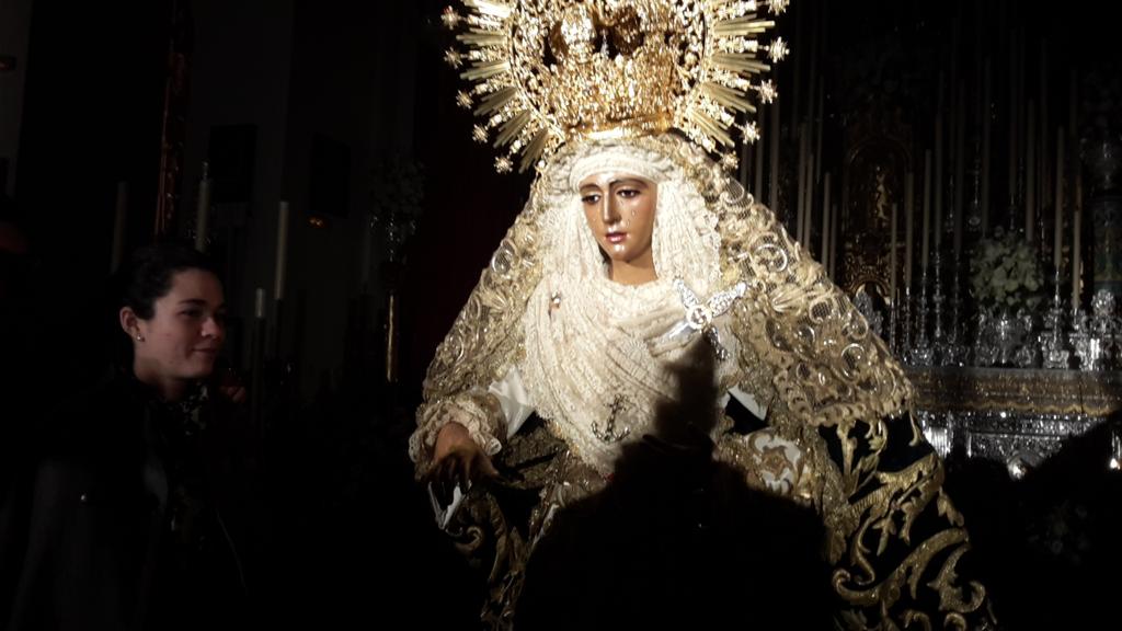 Esperanz_Triana's tweet photo. Hoy es un dia muy especial para nosotros, hoy es el dia de nuestra Bendita Madre, Santa Maria de la Esperanza... http://t.co/wDn5bJTjEC