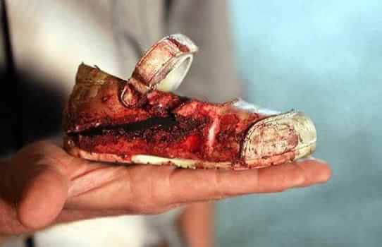 Sanatariqrafiq's tweet photo. No matter what,we can never feel the pain of those who lost their loved ones... #RIPPeshawarKids http://t.co/Jlfb4BYaFS