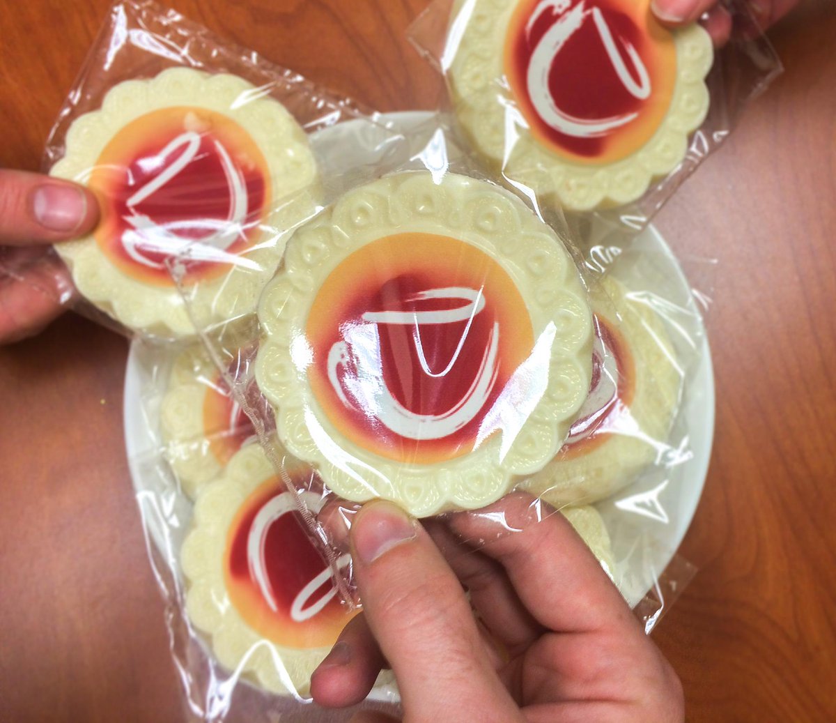 We love getting surprises in the mail, especially when the surprise is chocolate! Thank you <a href="/BIG_Exchange/">BIG Exchange</a> @danyashea