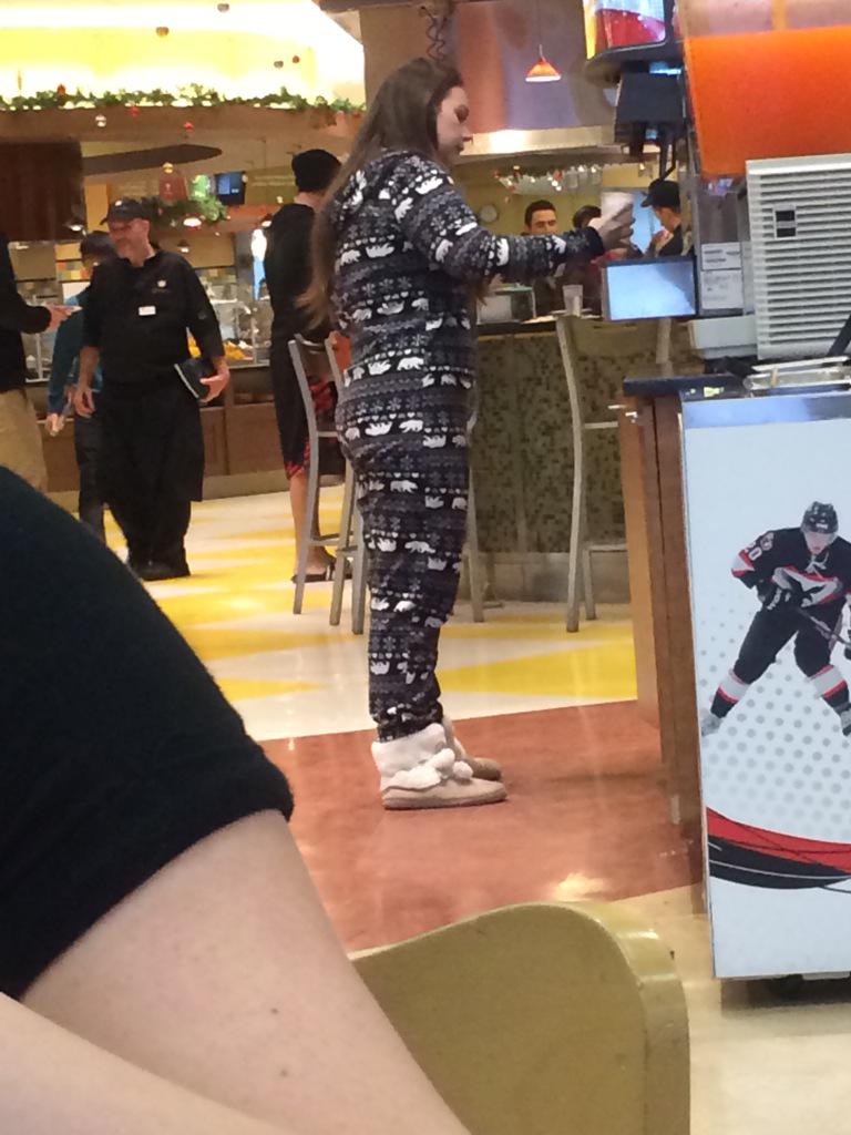 CarletonSpotted's tweet photo. Confused uni student forgets she isn't 6 anymore http://t.co/dzEfBwyugk