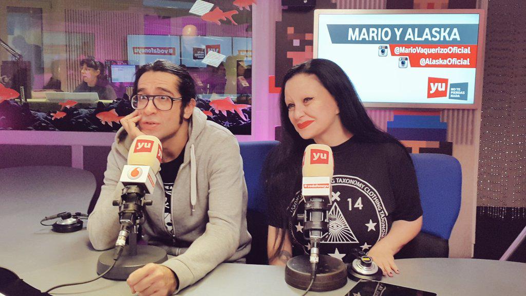 vodafoneyu's tweet photo. Ya tenemos a nuestra pareja preferida con nosotros en @yu_ntpn http://t.co/83lp0ZmMwz #yuAyoho http://t.co/ZdIU1xIeYs