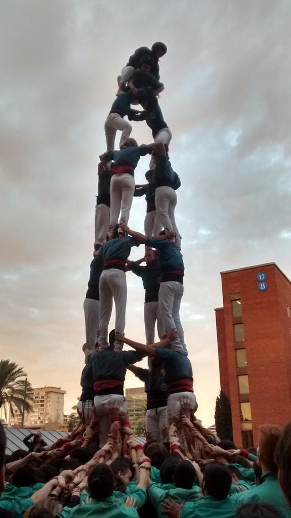 A segona ronda, 4 de 7 descarregat! #castellers #diadesuniversitàries