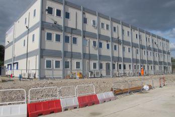 Britcab's tweet photo. 3 storey,57 bay, #modularbuilding installed for @VINCIConstruc  On time and on budget, a great example of what we do! http://t.co/N0KHql0Lfm
