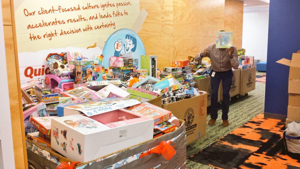 BritQL's tweet photo. Fundraising for @ToysForTots_USA in #Detroit the #QL way! http://t.co/Xv5alzbMup