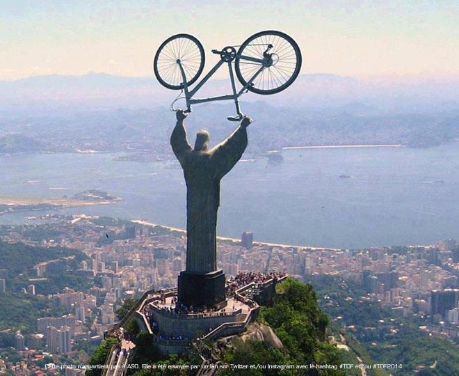 FannyT_LN's tweet photo. RT @letour: RT pour voter pour le " Corcovado " / RT to vote for the "Corcovado" #TDF2014AWARDS - Best fan pic http://t.co/c5geHR3W7G