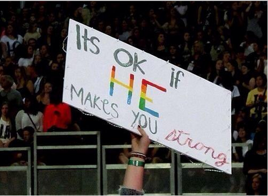 thedevinegames's tweet photo. I just want to see the most important people to me in this world smiling #StopToControlLarry http://t.co/2Brp3ndMvP