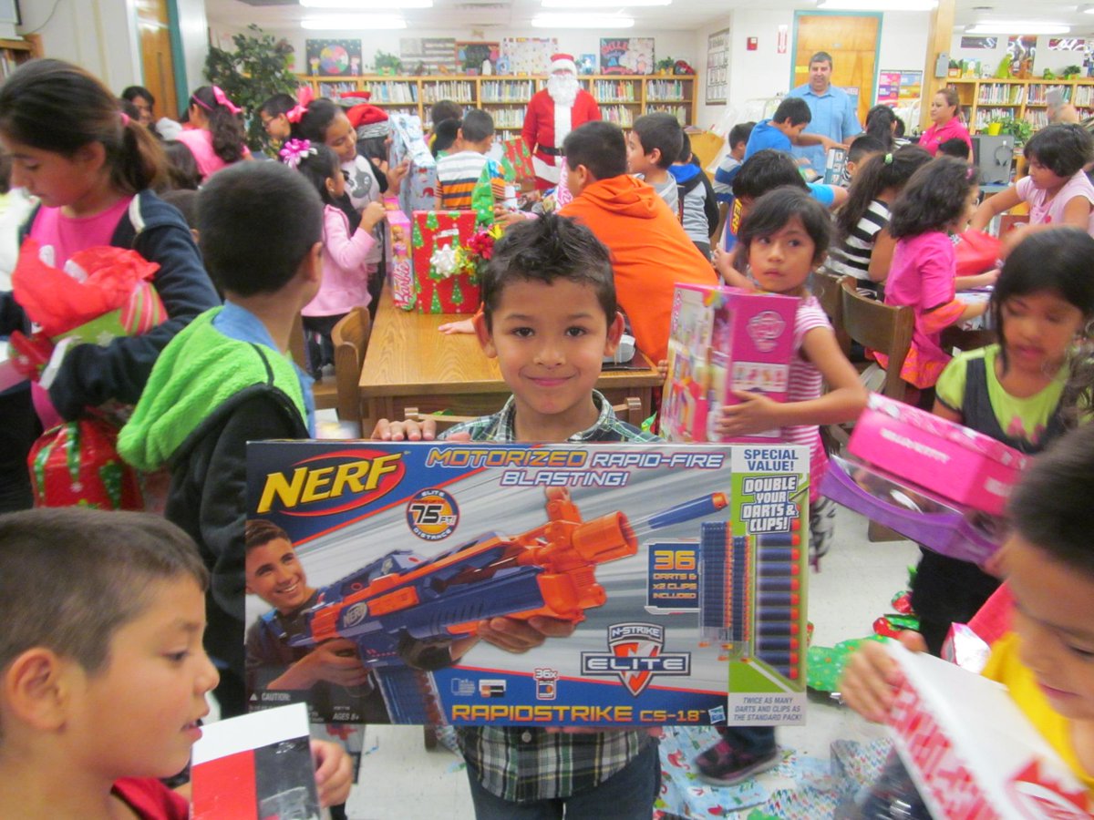 SeguinElem's tweet photo. Secret Santa @SeguinElem http://t.co/pwnrrugQcR