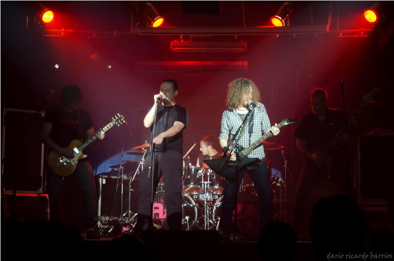 Van las fotos del show del sábado de <a href="/raza_ashborne/">Rompelapiel</a> recordando los 15 años de #RompelaPiel! facebook.com/RockPyCom/post…