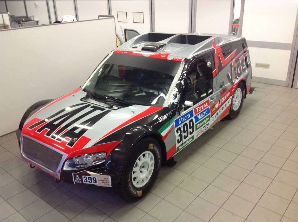 eloy_eg's tweet photo. Otra foto del trasto de Audi Sport Italia, sacado de la página de Facebook de Cinotto Racing #Dakar http://t.co/g2r9ZTL3lY