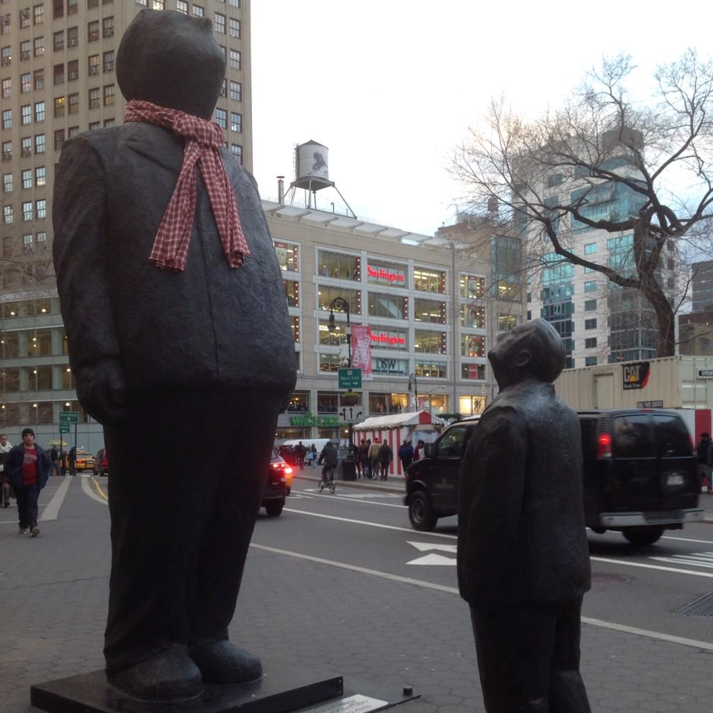 DoYouThinkBig's tweet photo. Big and little meet for a reunion in #UnionSquare #doyouthinkbig @jimrennert @CavalierGallery http://t.co/lQ4vYewLh4
