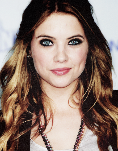 Eita, o mulher maravilhosa Happy Birthday Ashley Benson 