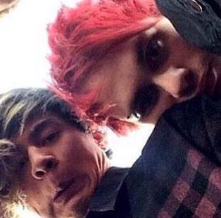 My loser.
God I love him.❤️