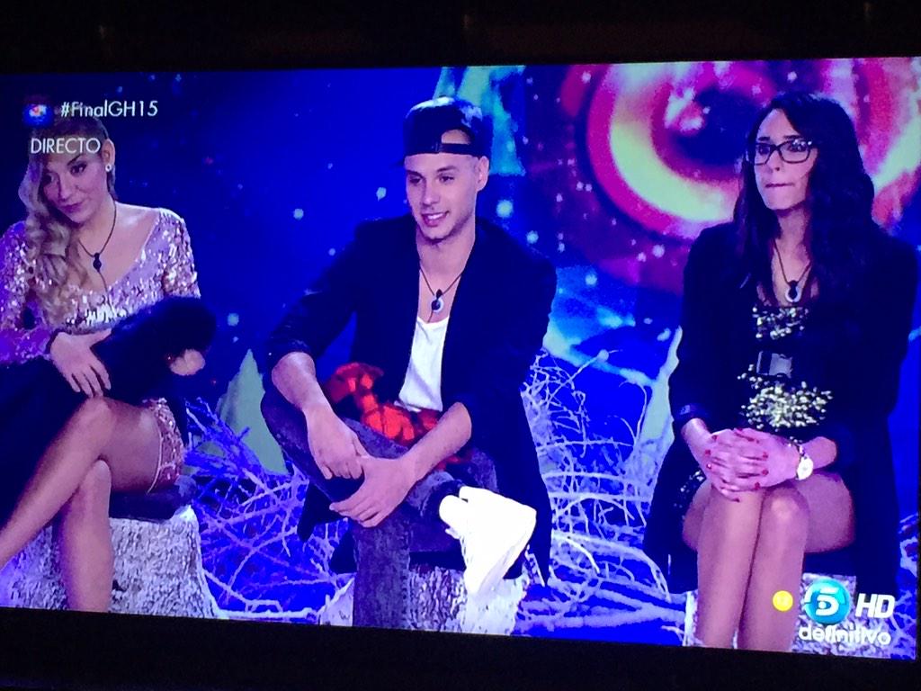 Lucia, PAULA te ha dado dos buenas, se lió con tu novio en tu cara y va a ganar 300.000€ en tu cara.  #FinalGH15