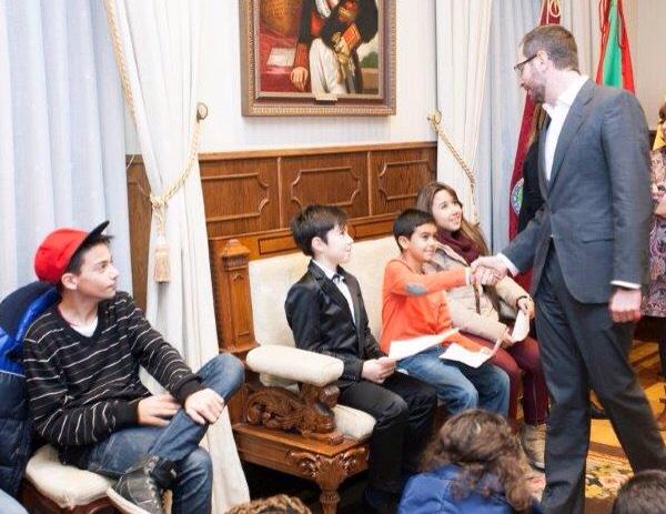 JavierMaroto's tweet photo. El Colegio Público Sansomendi es pionero en su labor frente al fracaso escolar. Aquí, con alguno de los protagonistas http://t.co/Flgt07KXIQ