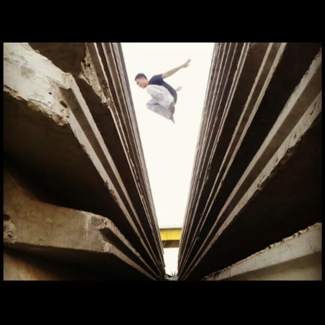 flowitPKU's tweet photo. Jump, kong vault, and this is new spot training.. #parkour #flowitPKU #pekanbaru #parkourindonesia #PKID http://t.co/z0B3DLsb1q