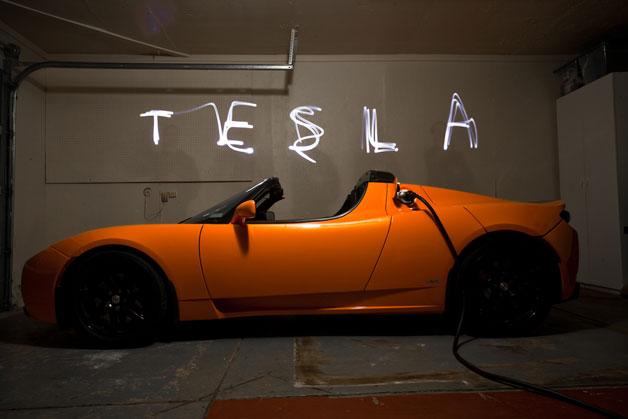 DavideLonardi's tweet photo. . The "Happiness Button" on Model S P85D by #Tesla https://t.co/YjewLdhYL6 http://t.co/S3tPuTEtSA