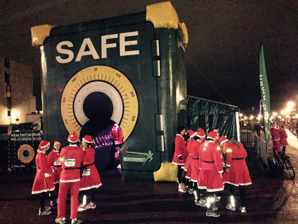 Om alvast in de stemming te komen: Kerstmannenloop in Amersfoort @ABNAMRORunning  !