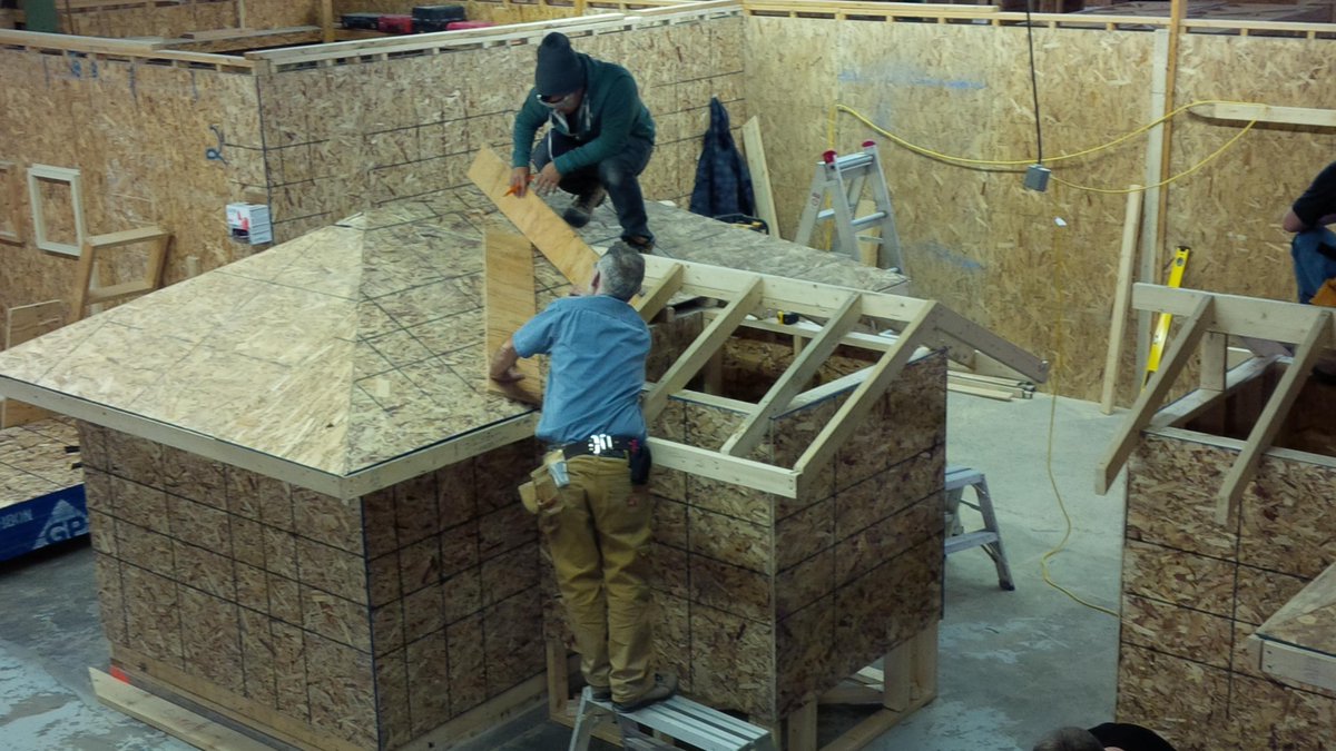 CarpentryProf's tweet photo. Finishing roof framing b4 Christmas break @ConestogaC. Accepting applications for Sept. Check us out. http://t.co/cUKJHK33Ce