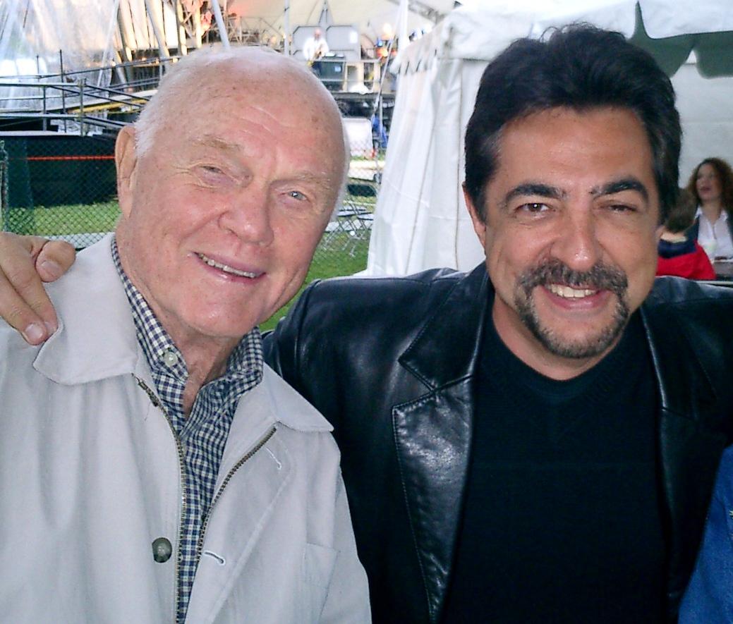JoeMantegna's tweet photo. With John Glenn around 2003. What an amazing man! http://t.co/1VIfu5BZvf